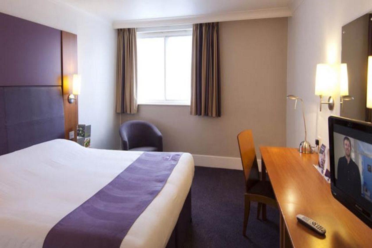 Premier Inn Dunstable / Luton Экстерьер фото