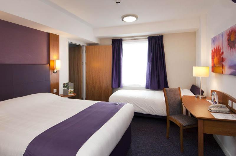 Premier Inn Dunstable / Luton Экстерьер фото