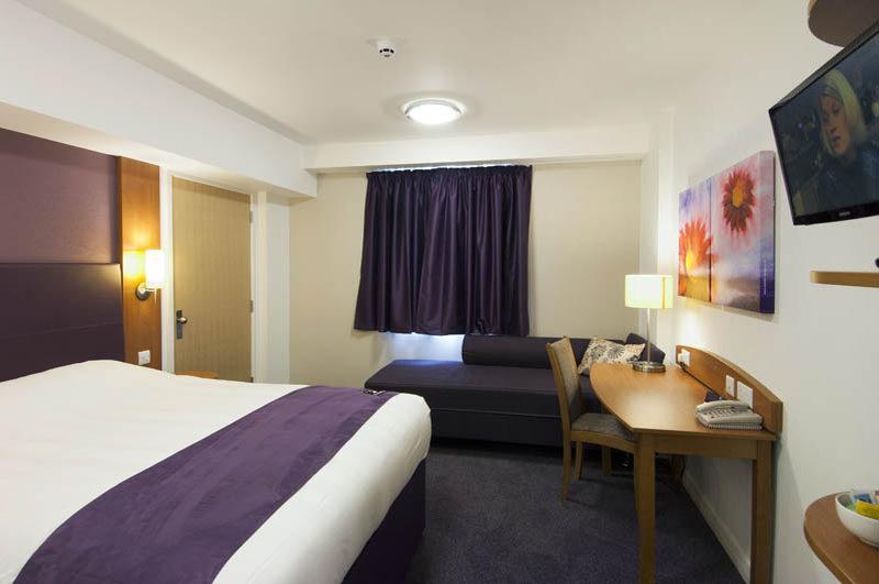 Premier Inn Dunstable / Luton Экстерьер фото